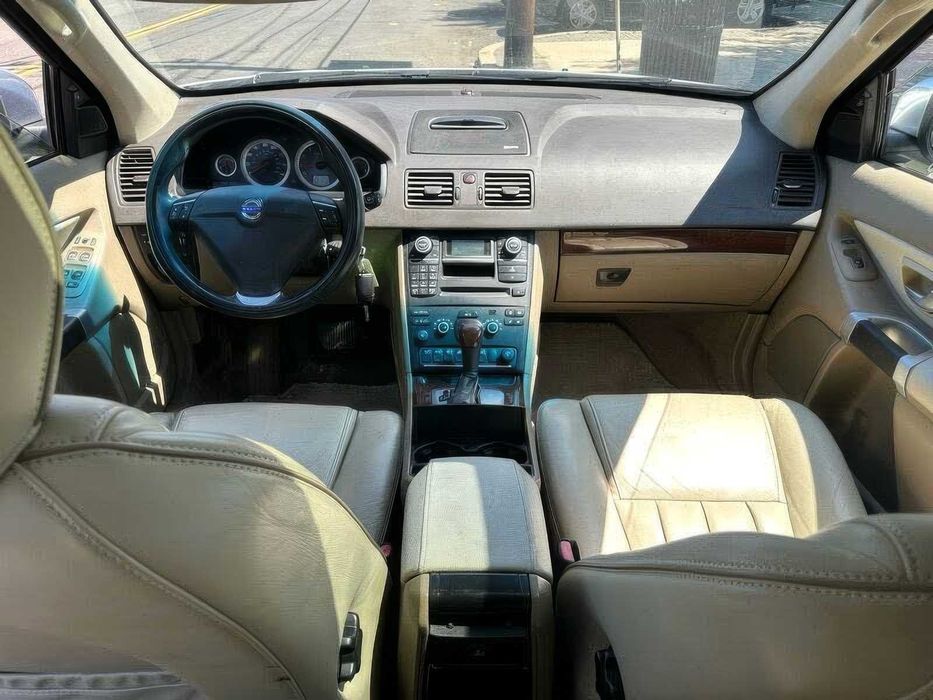 Volvo XC90      2014