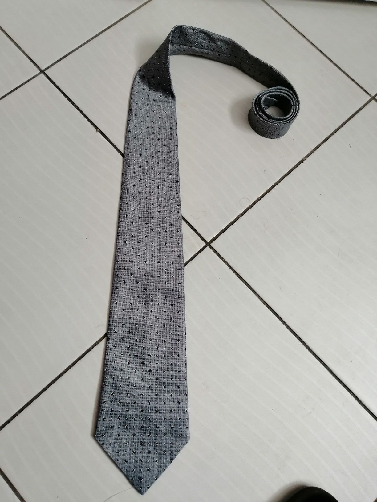 Krawat męski jak nowy