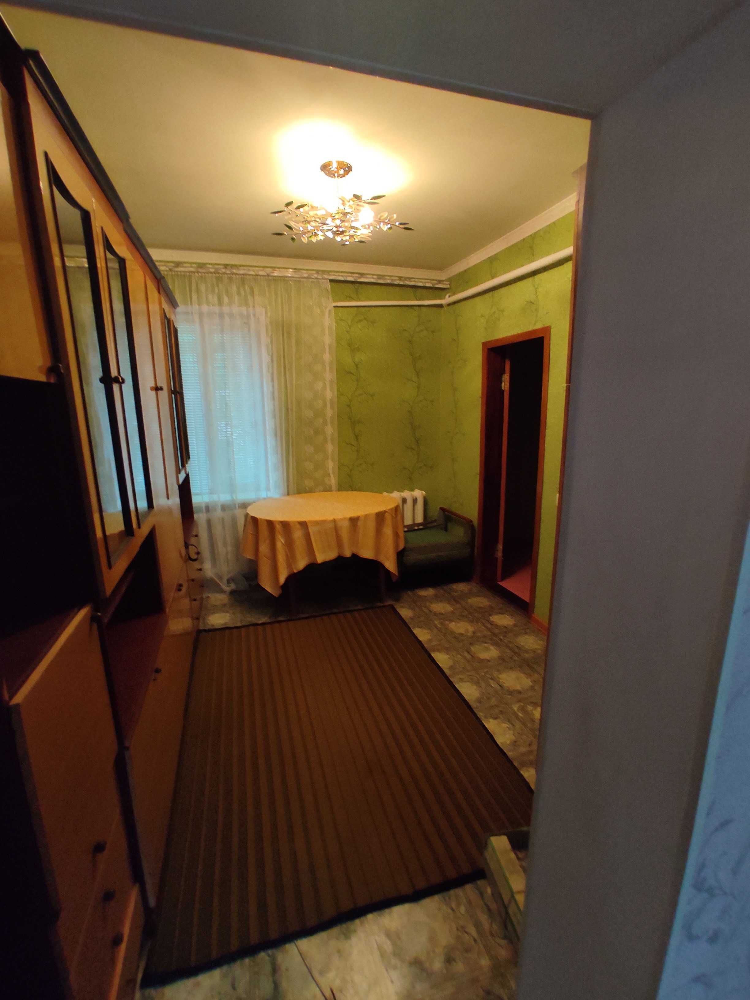 Двухкімнатна квартира в Миргороді з авт. опаленням та кухнею- студією.