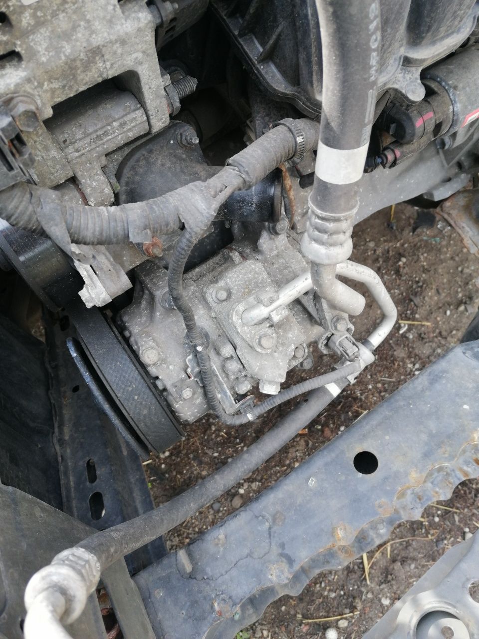 Sprzedam sprężarkę klimatyzacji i alternator do Toyoty auris