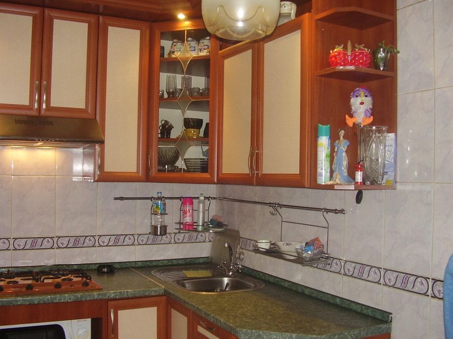 Продаж 3 кімнатної квартири вул. П. Курінного 9