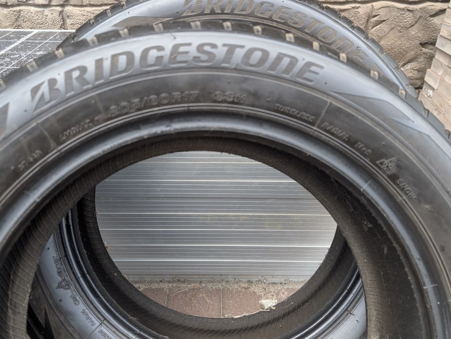 4 шт. 205/55 R17 Bridgestone Blizzak LM001 зимові шини бу
2021 рік
В г