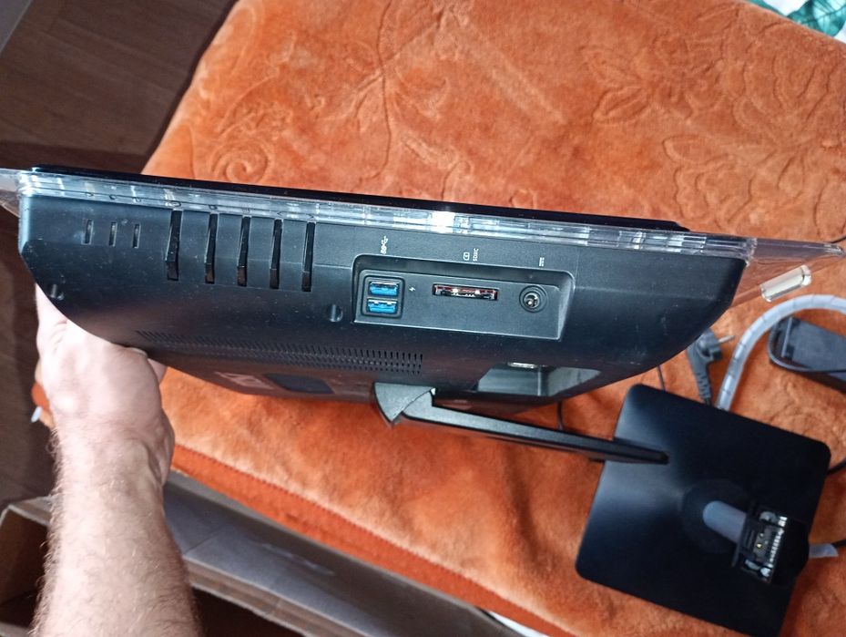 Komputer w monitorze MSI