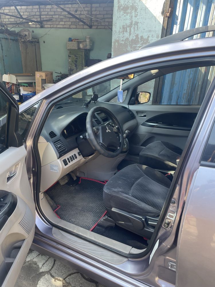 Mitsubishi Grandis 2.4 автомат