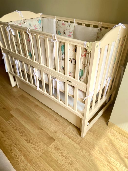 Дитяче ліжечко-манеж