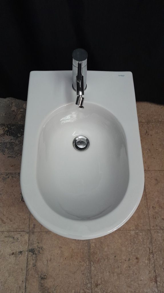 Bidé com torneira