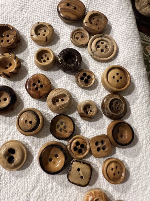 Botões vintage em madeira.