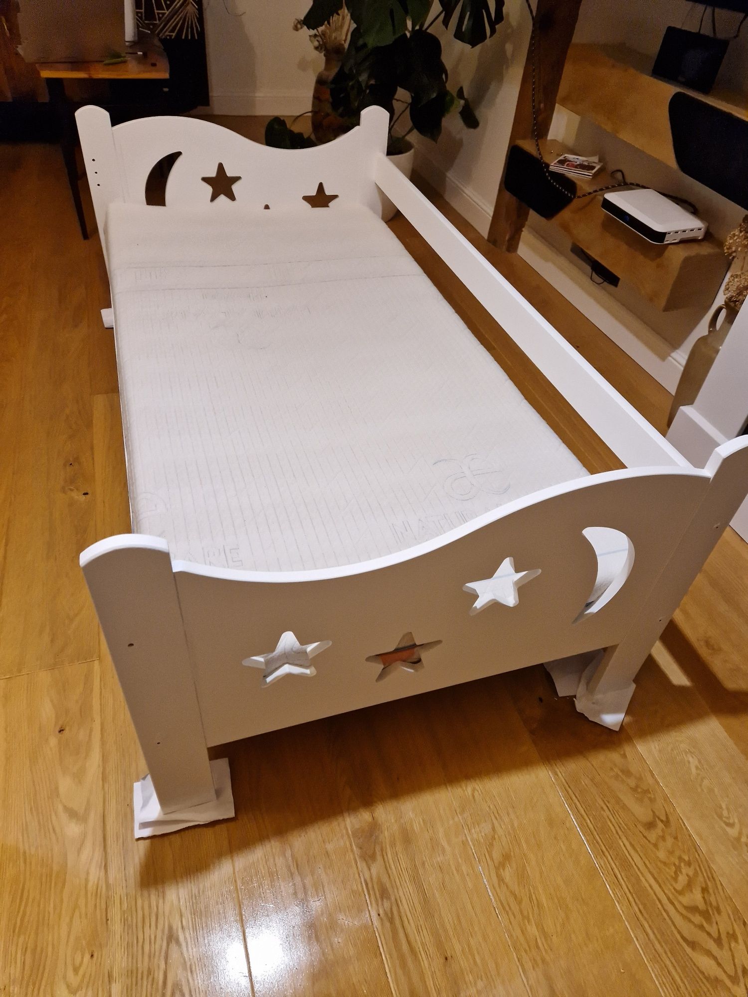 Łóżko dziecięce drewno świeżo malowane 160x80