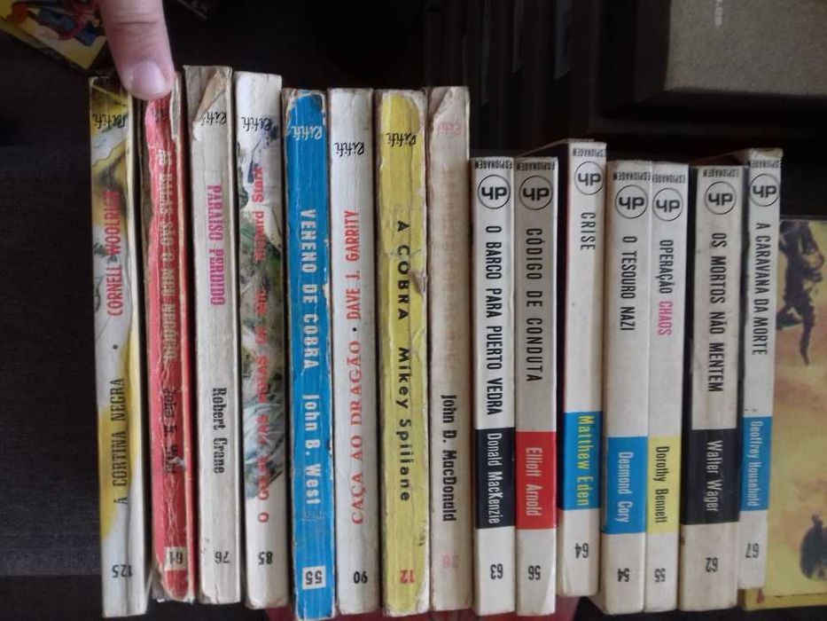 vários livros de bolso