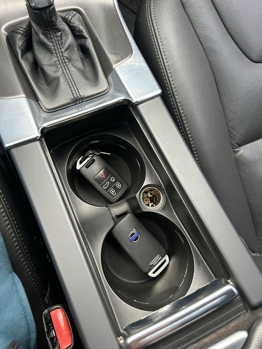 Продам власний Volvo V60 D4 2014