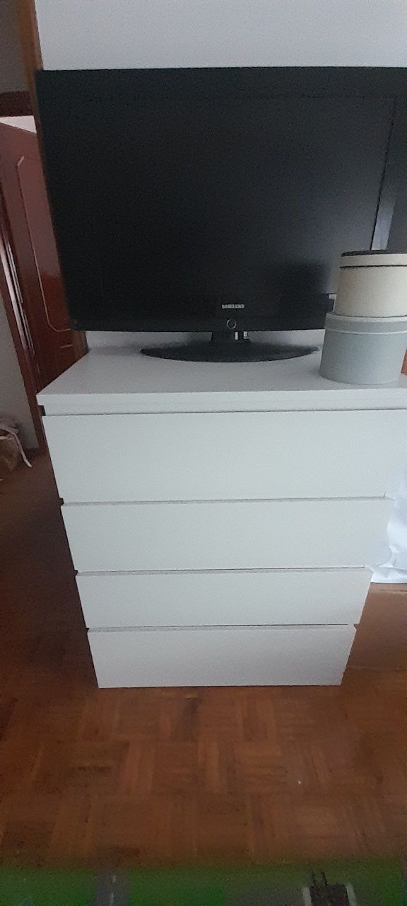 Quarto completo movel de brinquedos mesinhas e cómodas