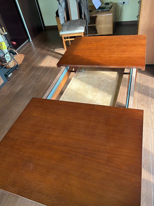 Drewniany stół do jadalni