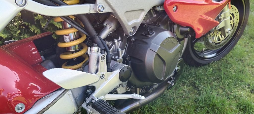 Honda vtr 1000  2002r.