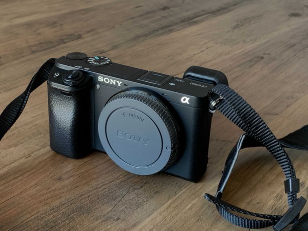 Sony A6300 + obiektyw 16-50mm Bardzo niski przebieg, Stan idealny!