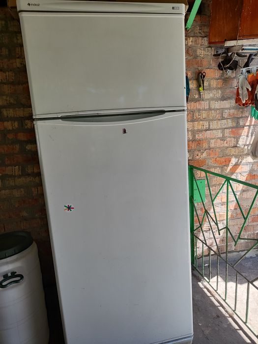 Холодильник Indesit 70 см не рабочий