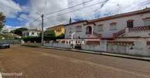 Duas moradias com 19 divisões, localizadas no Bairro Stª LUZIA – Elvas