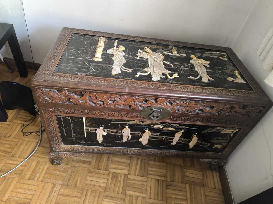 Arca Cânfora oriental com embutidos de madreperola