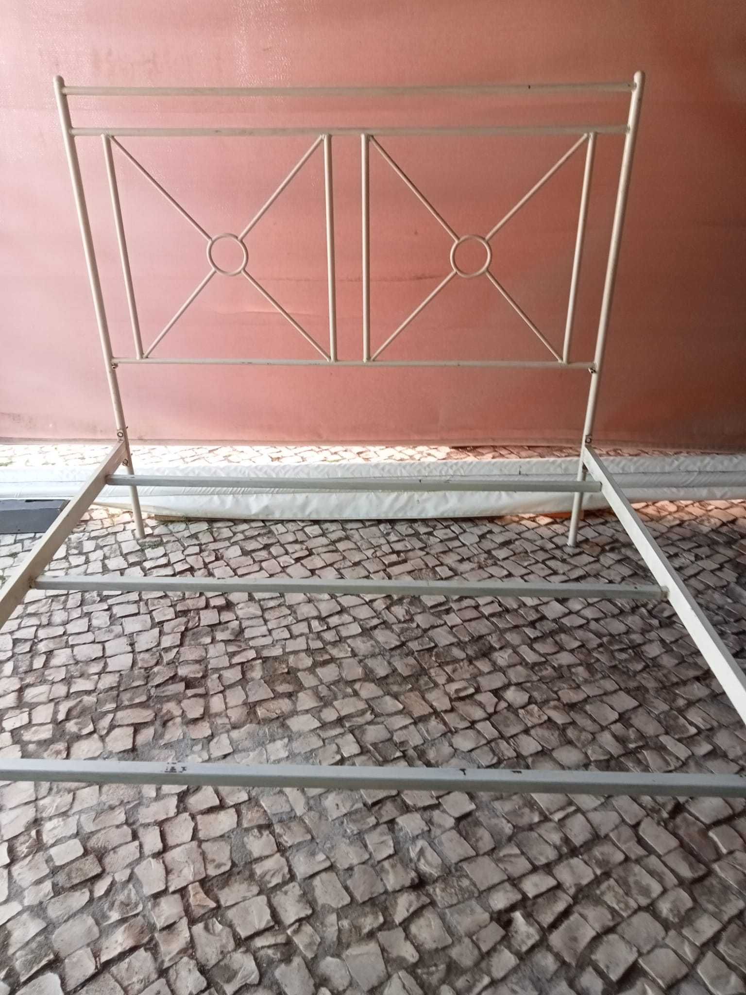 Cama ferro pintado