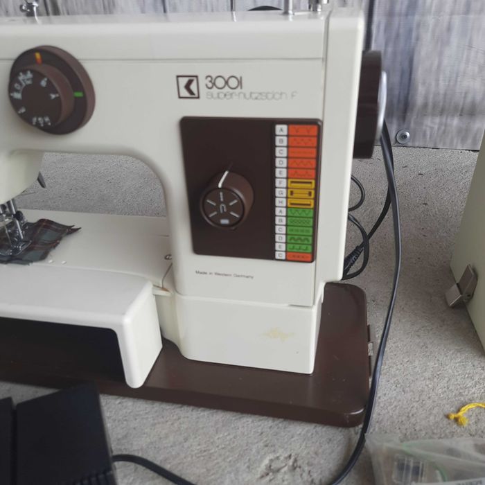 maszyna do szycia   / 802