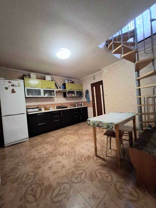 Продам квартиру з розстрочкою вПересипьському районі!