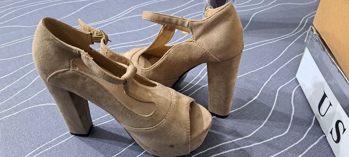 Sapatos de cano alto