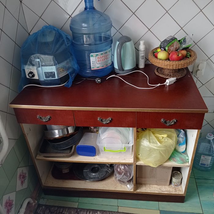 Тумба кухонная трехстворчатая б/у