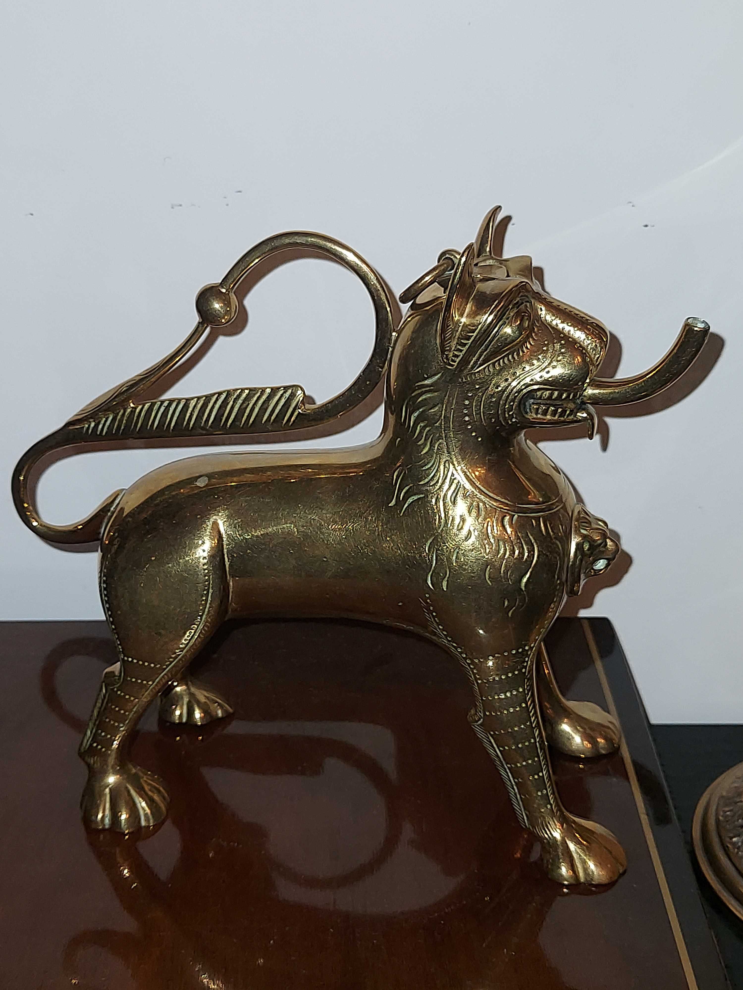 Lampa oliwna Aquamanile z wieczną zapałką