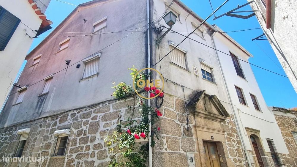 Moradia T6 para restauro em S. Gião, Oliveira do Hospital