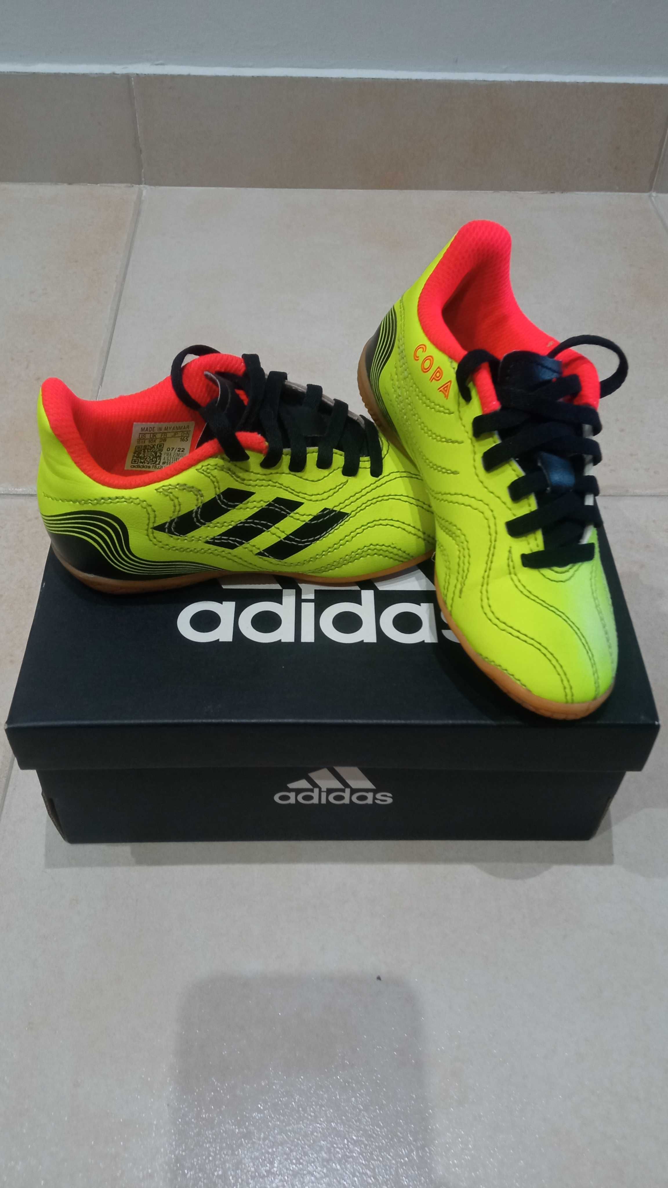 Ténis Adidas tamanho 28