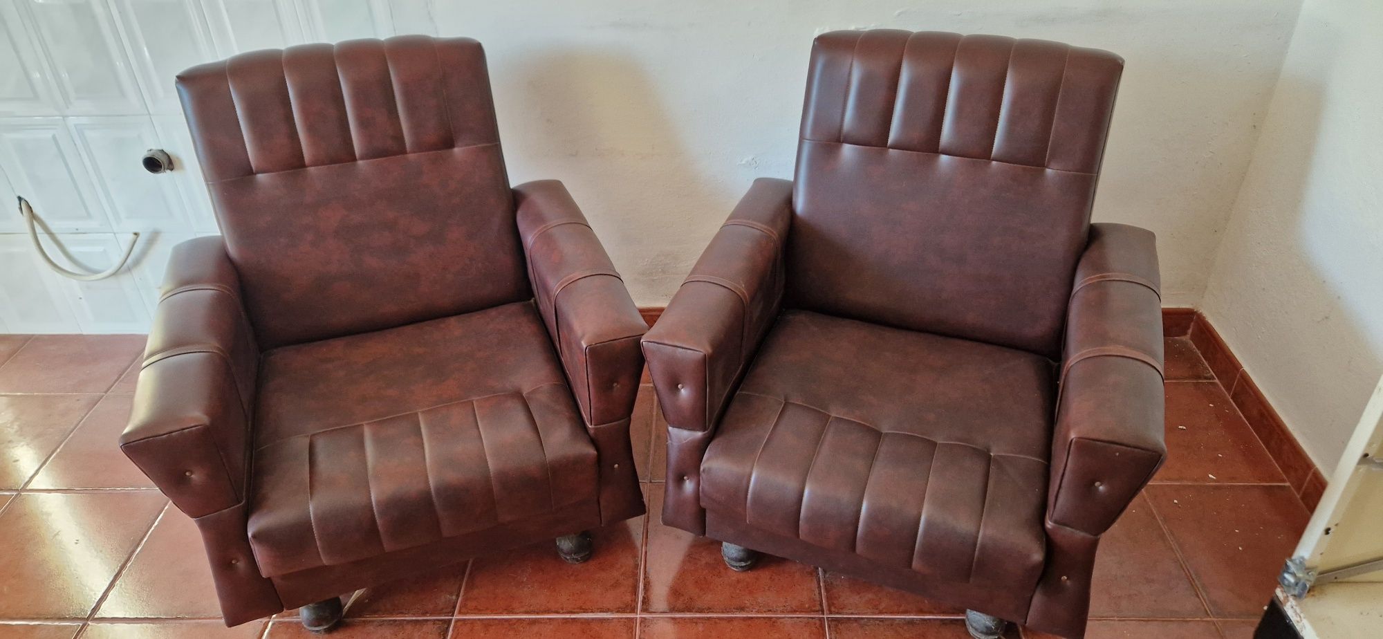 Conjunto 2 sofas individuais vintage
