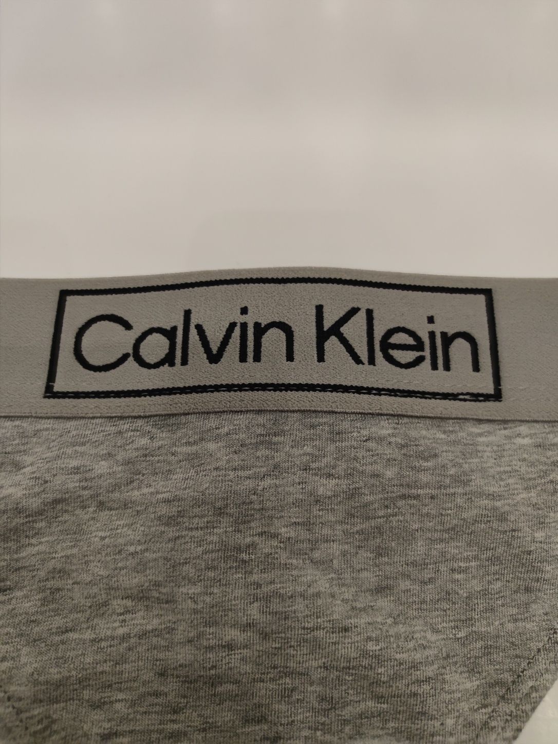 Stringi thong Calvin Klein z logo z przodu i z tyłu. Nowe, a TANIEJ!