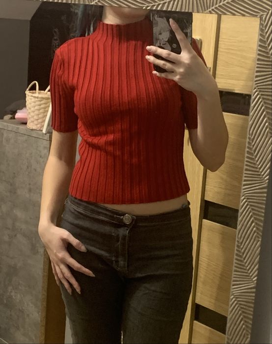 Elegancka czerwona koszulka na krótki rękaw golf