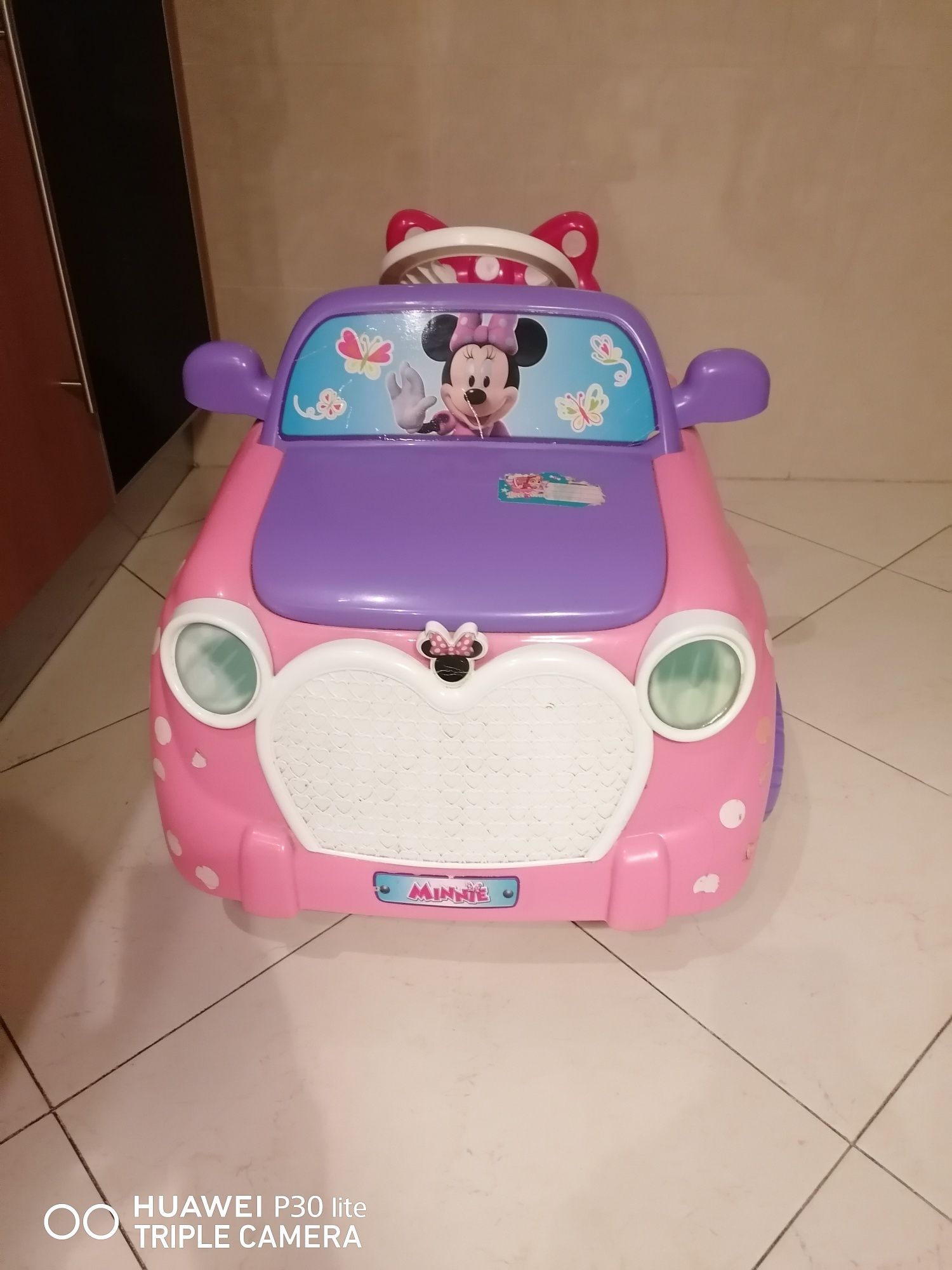 Carro elétrico com carregador