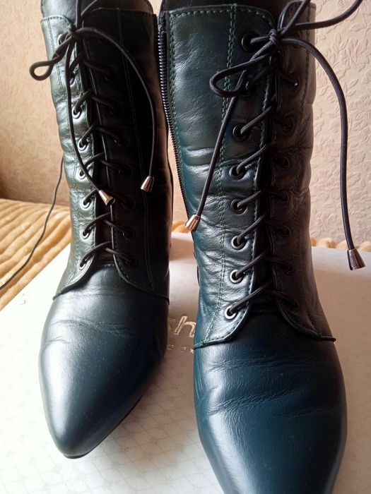 Ботинки шкіряні на стійкому підборі хутро