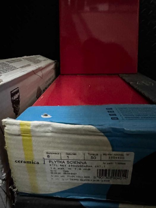 Płytki Ścienne Białe Czerwone Czarne 250x400x8 mm Gatunek 1
