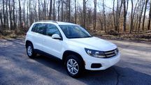 Volkswagen Tiguan S      2017