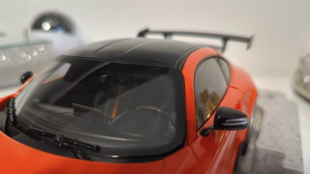 Model AMG GT Black series 1:18
