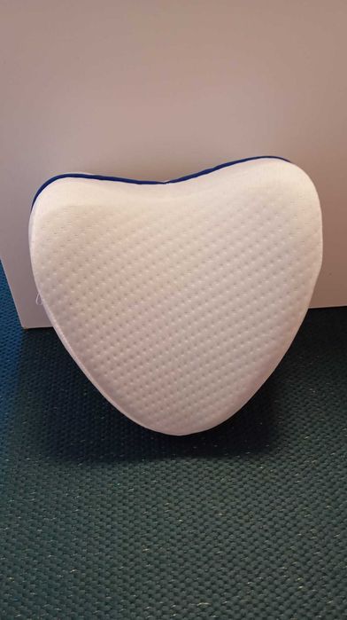 Almofada entre pernas sem uso