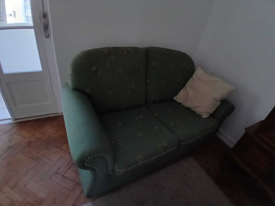 Sofá de 4 Lugares em Ótimas Condições - Apenas 35 Euros!