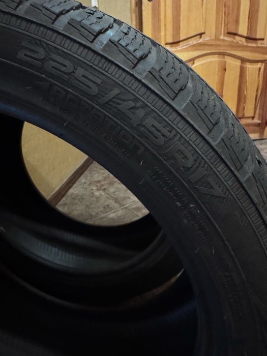 225/45 R17 зима 2 шт nokian tyres