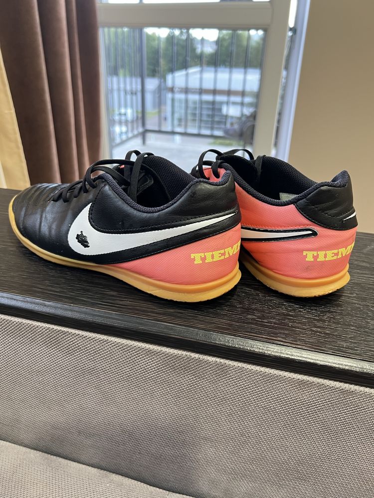 Оригінальні футзалки nike tiempo x