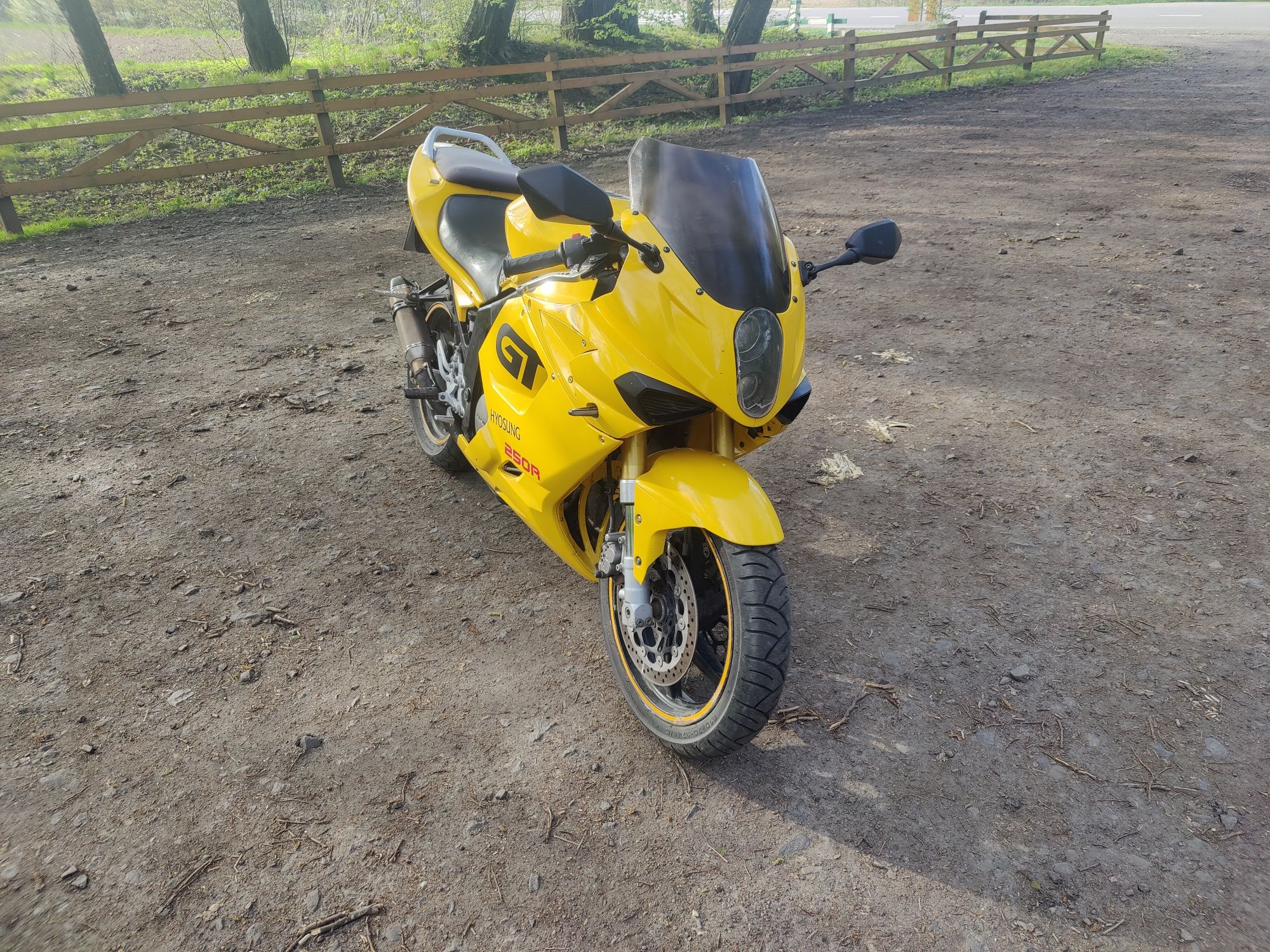 Hyosung gt250r   .