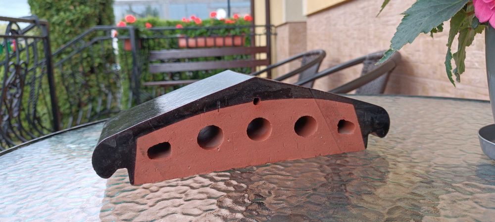 Żagań cokół brąz szkliwiony