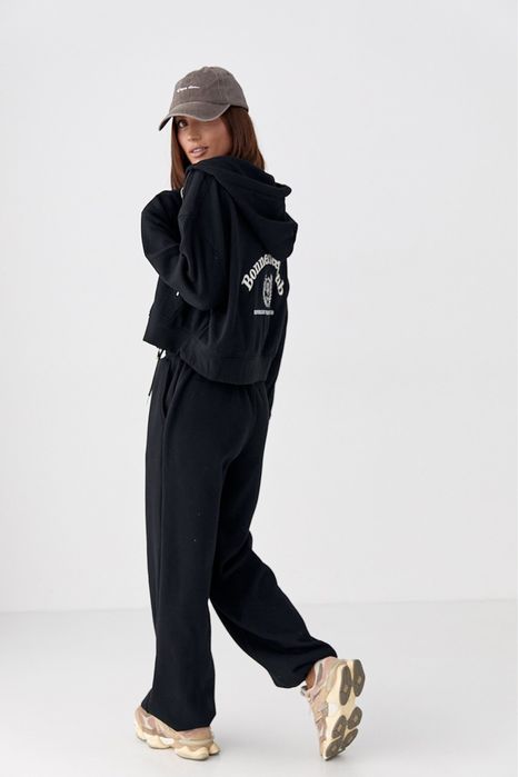 Жіночий спортивний костюм