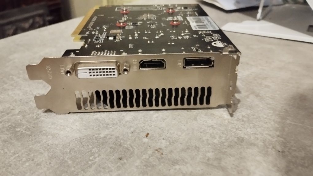 Відеокарта половина RX550 4096MB DVI HDMI DP PCL E