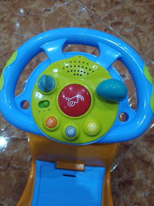 Triciclo carrinho brinquedo da Chicco para bebé casa quarto carro