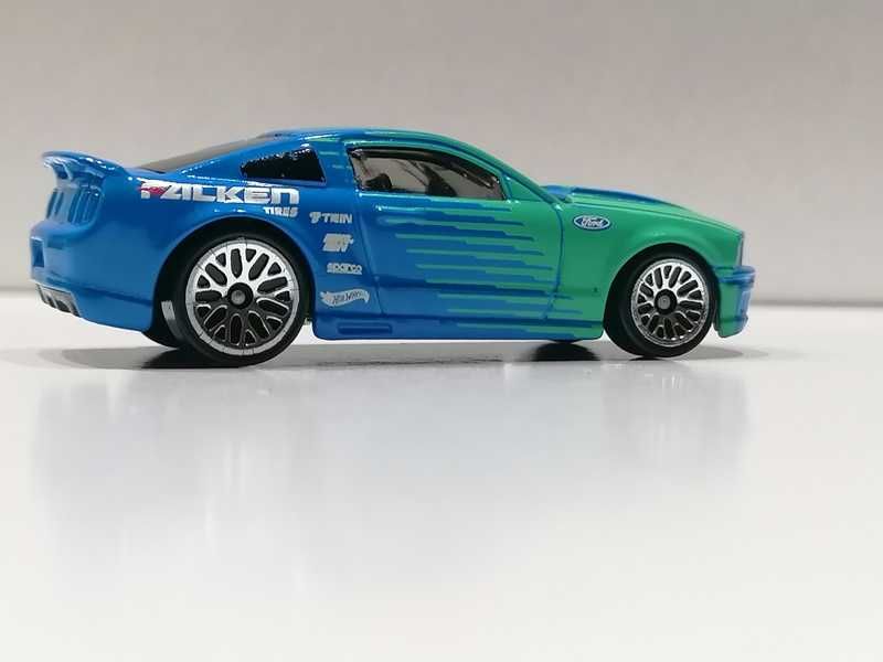 Hot Wheels 07 Ford Mustang Falken