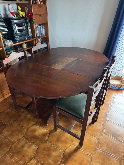 Mesa sala de jantar com cadeiras