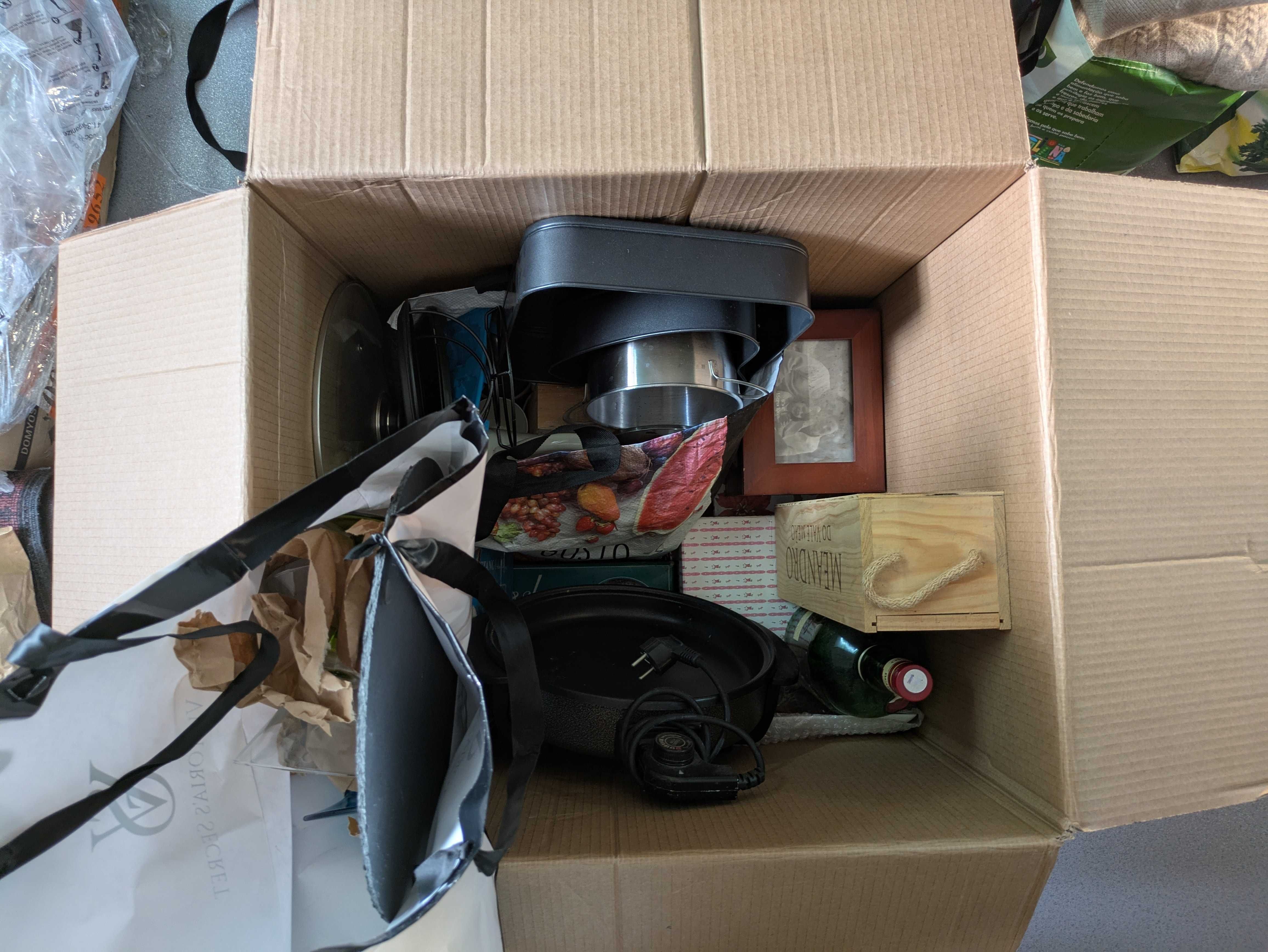 Lote Loiça, Material de Cozinha, Decoração e outras Bugigangas