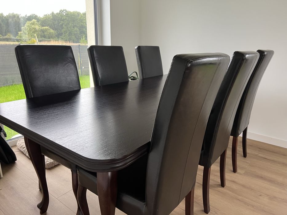 Duży stól z litego drewna z kompletem 6 krzeseł do jadalni lub salonu